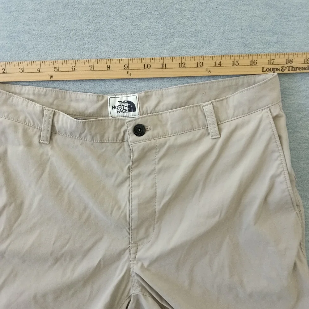 The North Face Mens Khaki Tan Flat Front Hiking Shorts Size 36 Regular Outdoor